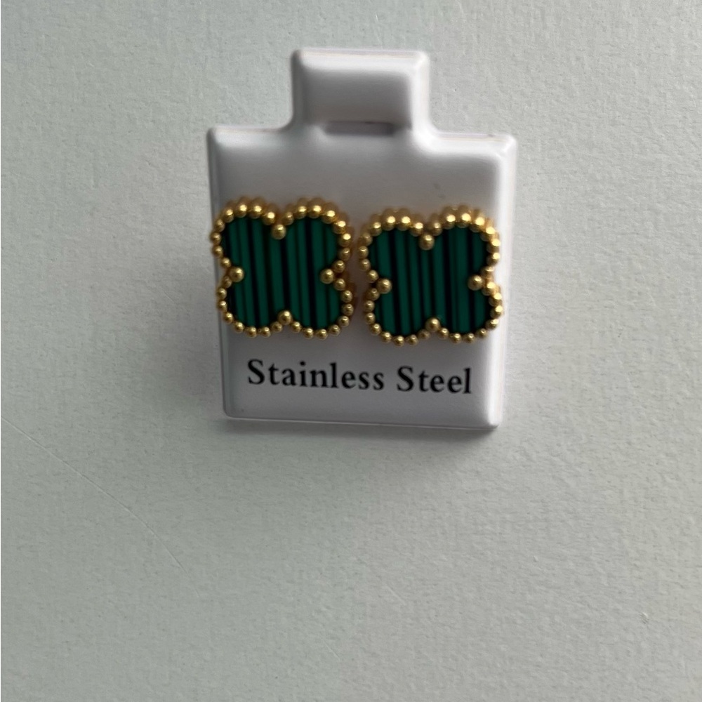 🌸Boutique Stainless Steel Faux Malachite and GoldTone Clover Earrings